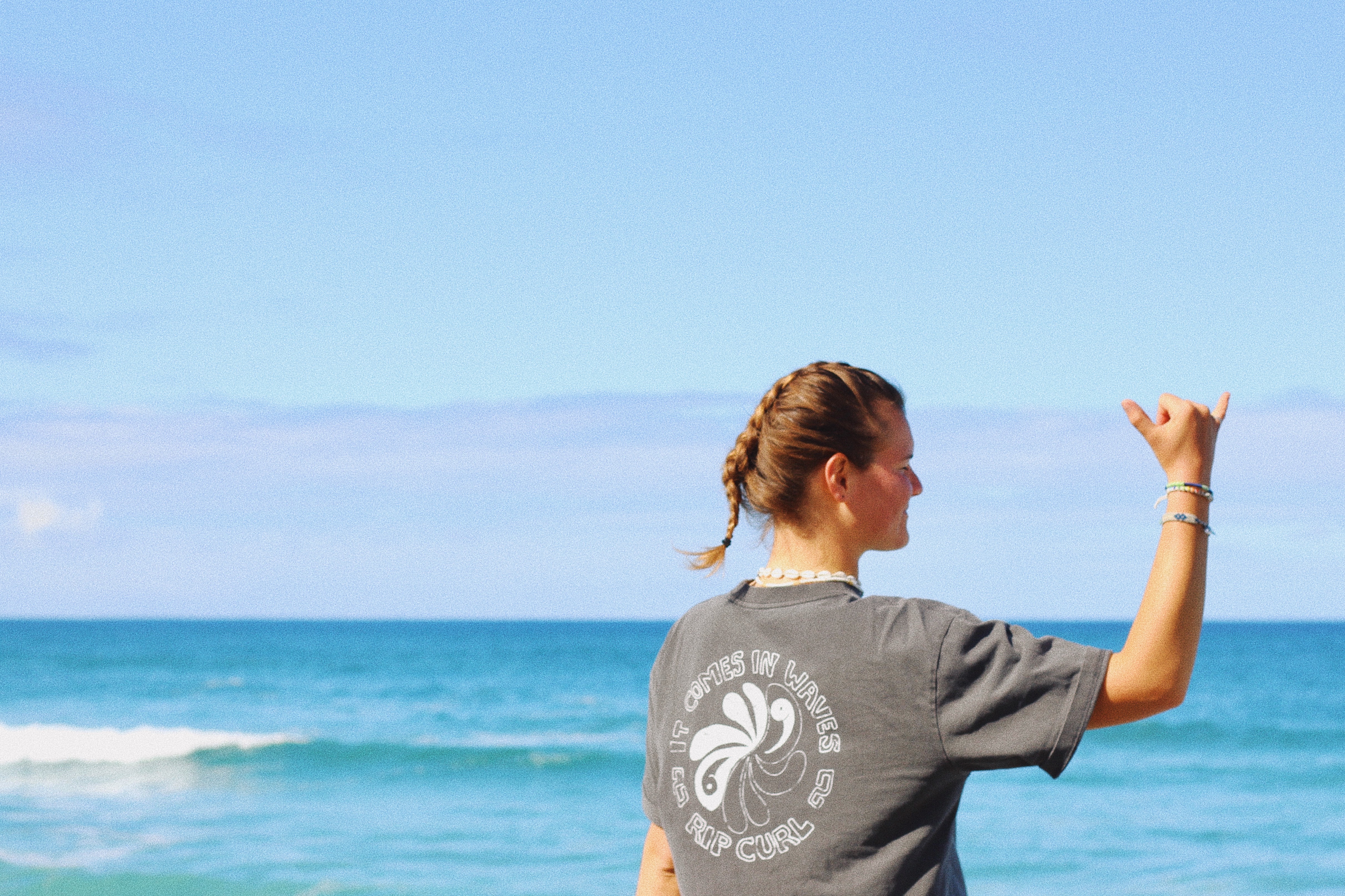 Méline with the sea and sky in the background